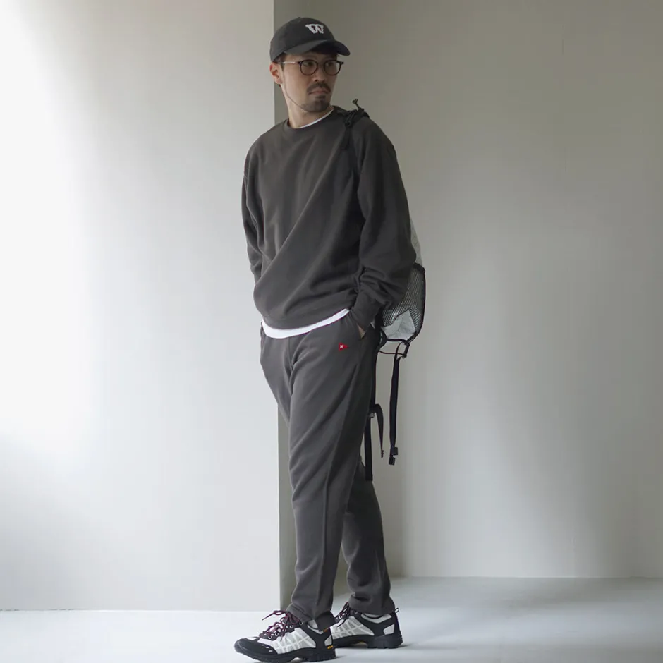 Sweatshirts^HEALTHKNIT / Room Setup Sweatshirt